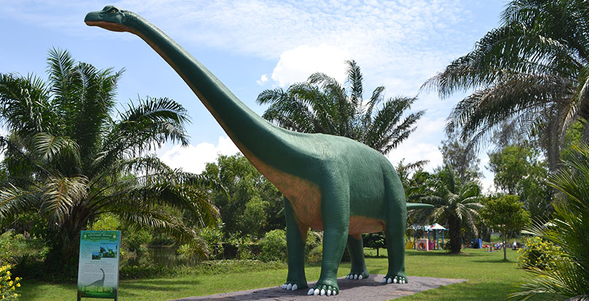 ไดโนเสาร์จำลองขนาดเท่าของจริงสายพันธุ์ภูเวียงโกซอรัส สิรินธรเน