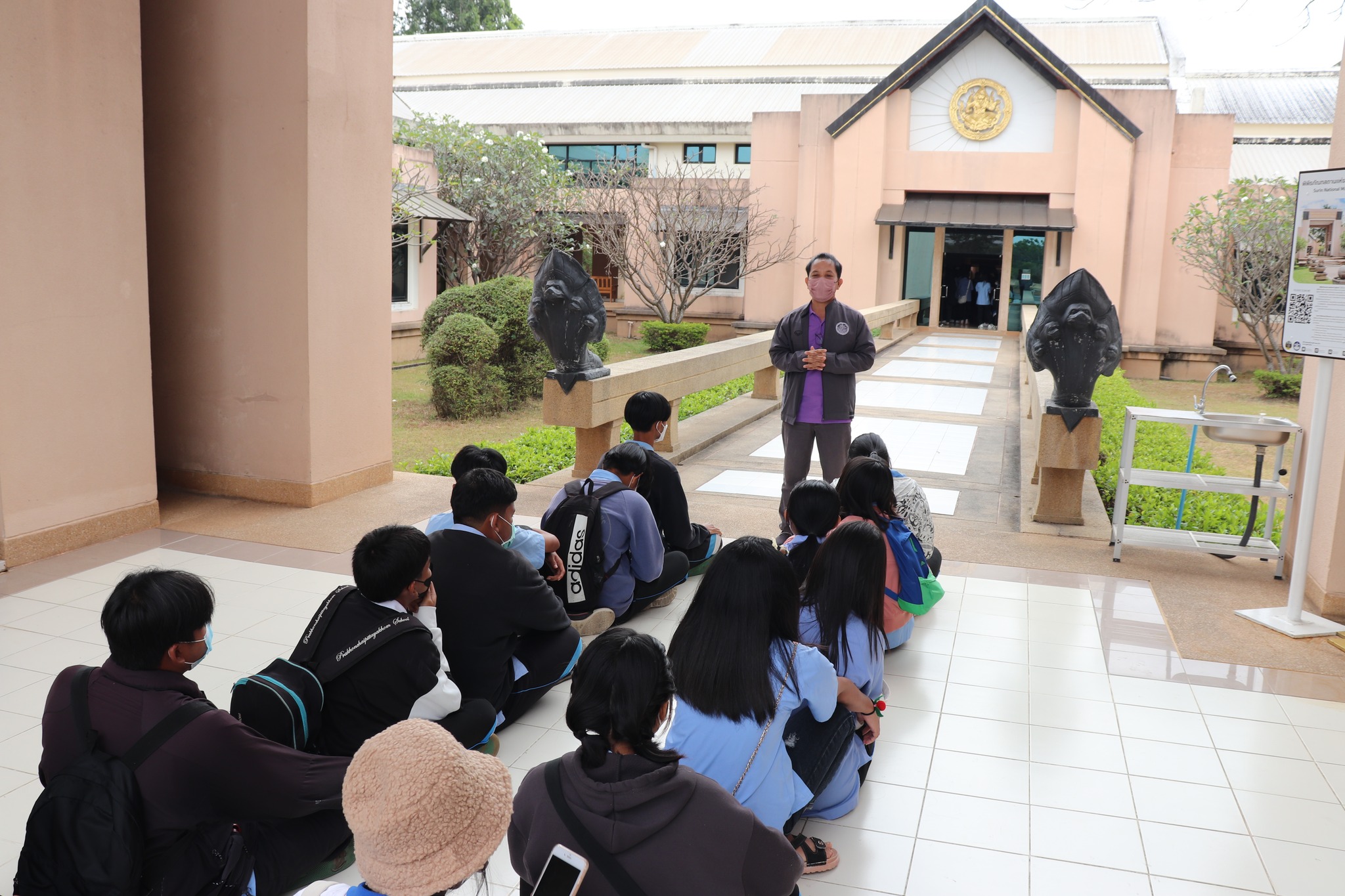 นักเรียนชั้นมัธยมศึกษาที่ ๔ กลุ่มที่ ๒ โรงเรียนประโคนชัยพิทยาคม อำเภอประโคนชัย จังหวัดบุรีรัมย์