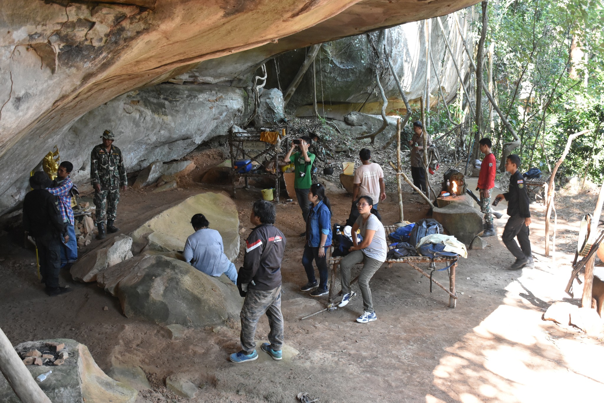 วันที่ 1 มีนาคม 2566 ร่วมกันสำรวจ  ภาพเขียนสีพบใหม่  ณ ถ้ำหินเพิง เทือกเขาโซ่