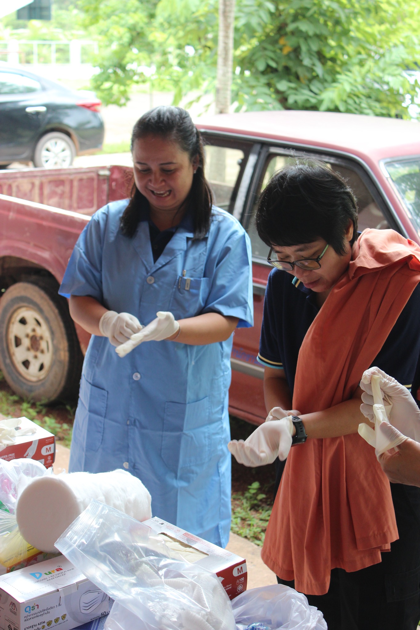 สำนักศิลปากรที่ ๗ เชียงใหม่ ได้มอบหมายให้หอสมุดแห่งชาติรัชมังคลาภิเษก เชียงใหม่ และพิพิธภัณฑสถานแห่งชาติ น่าน ขอความอนุเคราะห์จากกลุ่มงานสงวนรักษาหนังสือ สำนักหอสมุดแห่งชาติ เดินทางลงพื้นที่วัดหนองบัว ตำบลป่าคา อำเภอท่าวังผา จังหวัดน่าน