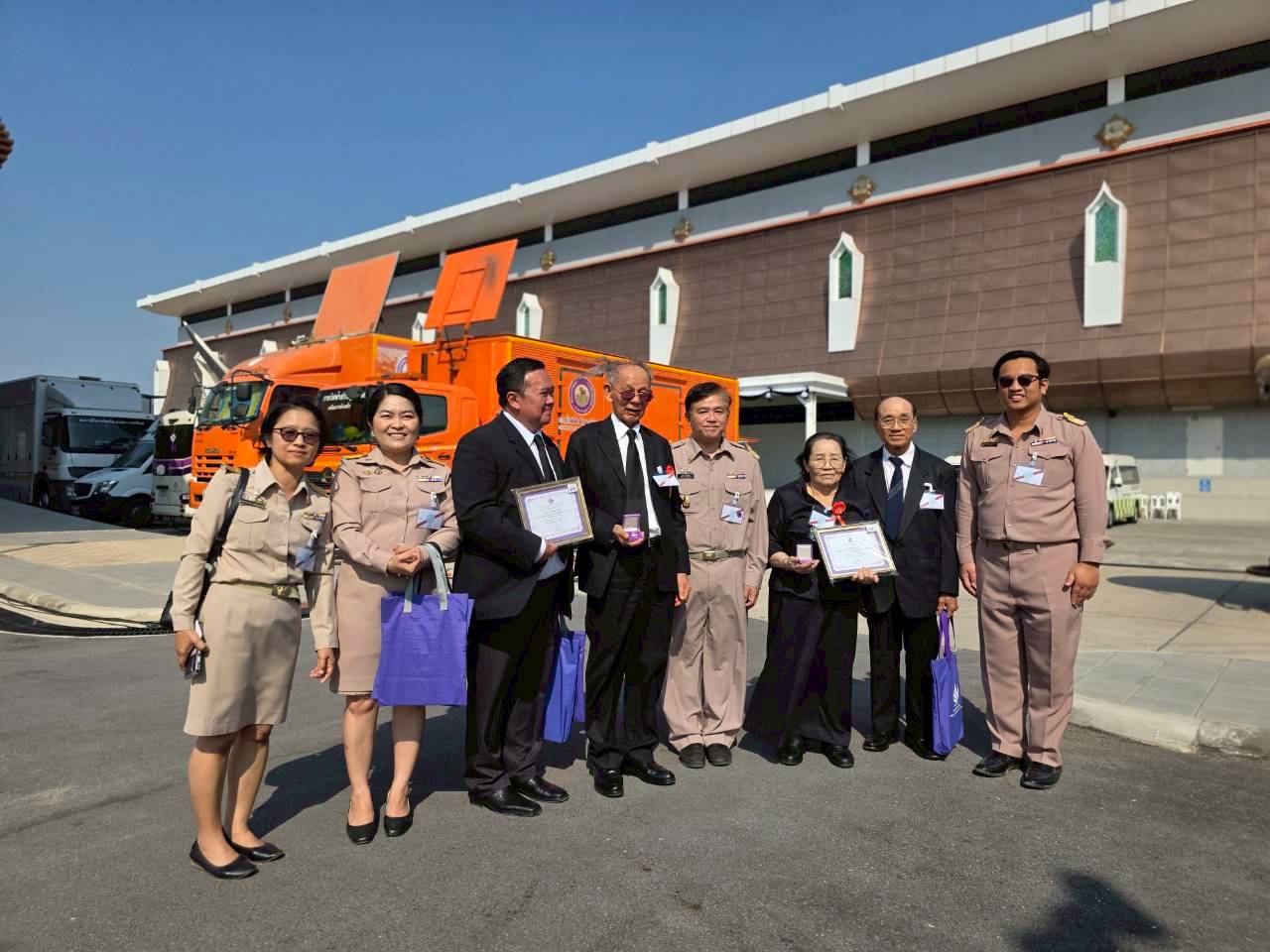 ภาพประกอบ :สำนักศิลปากรที่ 10 นครราชสีมา ขอแสดงความยินดีกับผู้อนุรักษ์มรดกไทยดีเด่นและผู้สนับสนุนการดำเนินงานด้านศิลปวัฒนธรรมของชาติ ประจำปีพุทธศักราช 2568 ในโอกาสเข้าเฝ้า ฯ รับพระราชทานเข็มเกียรติคุณวันอนุรักษ์มรดกไทย จากสมเด็จพระกนิษฐาธิราชเจ้า กรมสมเด็จพระเทพรัตนราชสุดาฯ สยามบรมราชกุมารี ในวันที่ 2 กุมภาพันธ์ 2568 ณ อาคารศูนย์วิทยาศาสตร์เพื่อการอนุรักษ์ กรมศิลปากร จำนวน 2 ราย 1