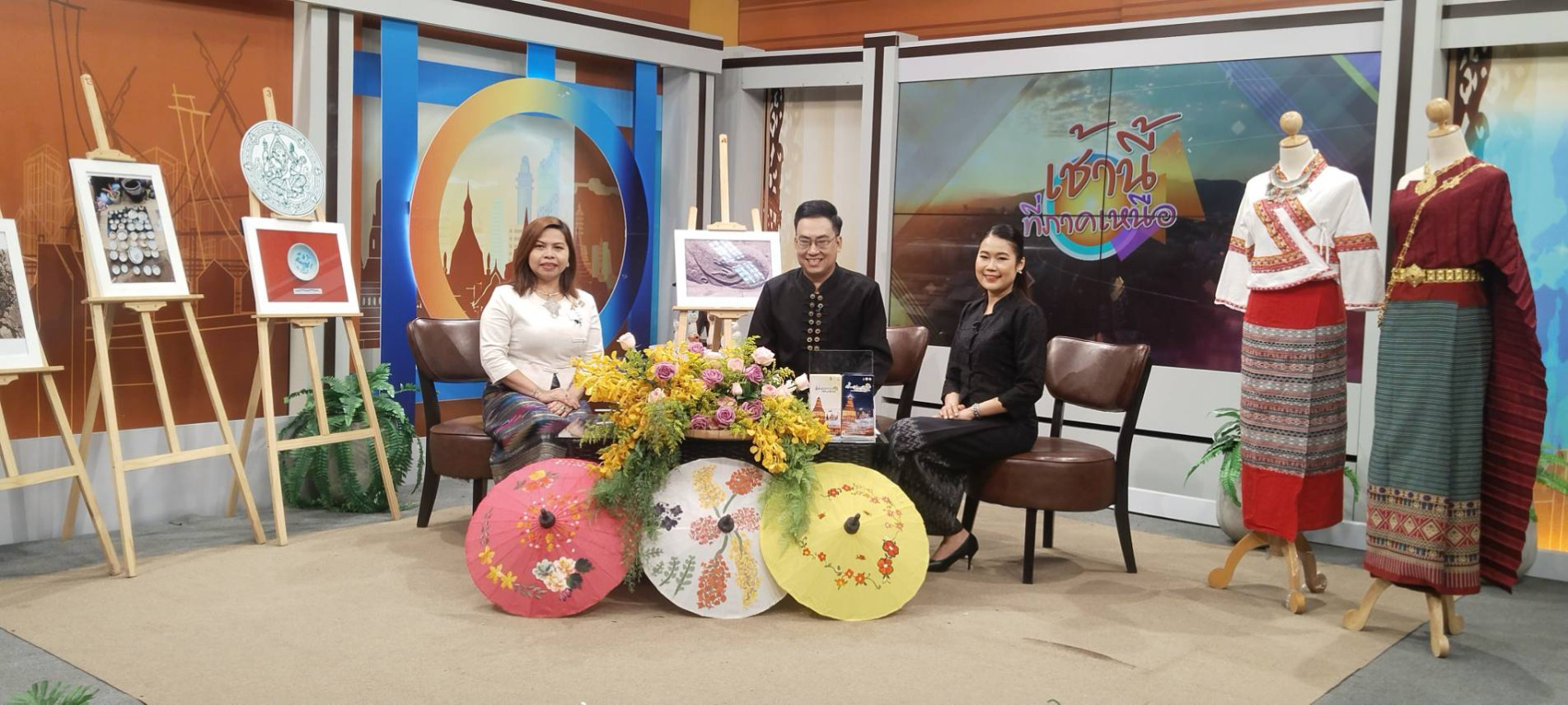 ภาพประกอบ :ผู้อำนวยการหอสมุดแห่งชาติรัชมังคลาภิเษก เชียงใหม่ ประชาสัมพันธ์งาน แอ่วกุมกามยามแลง ในดวงใจนิรันดร์ : Love & Foreve ทางรายการเช้านี้ที่ภาคเหนือ สถานีวิทยุโทรทัศน์แห่งประเทศไทยภาคเหนือ สำนักงานประชาสัมพันธ์ที่ ๓ เชียงใหม่