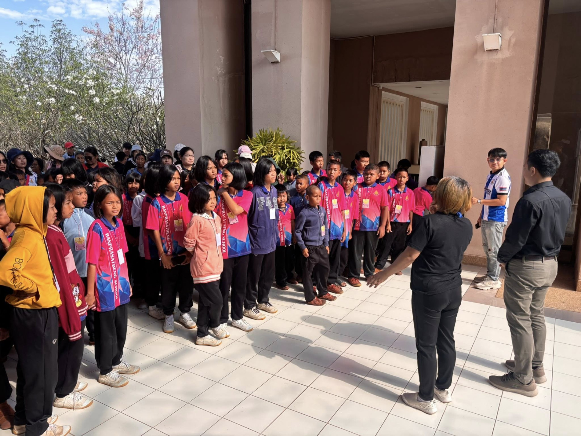 ภาพประกอบ :โรงเรียนบ้านปราสาทเบง ตำบลกาบเชิง อำเภอกาบเชิง จังหวัดสุรินทร์