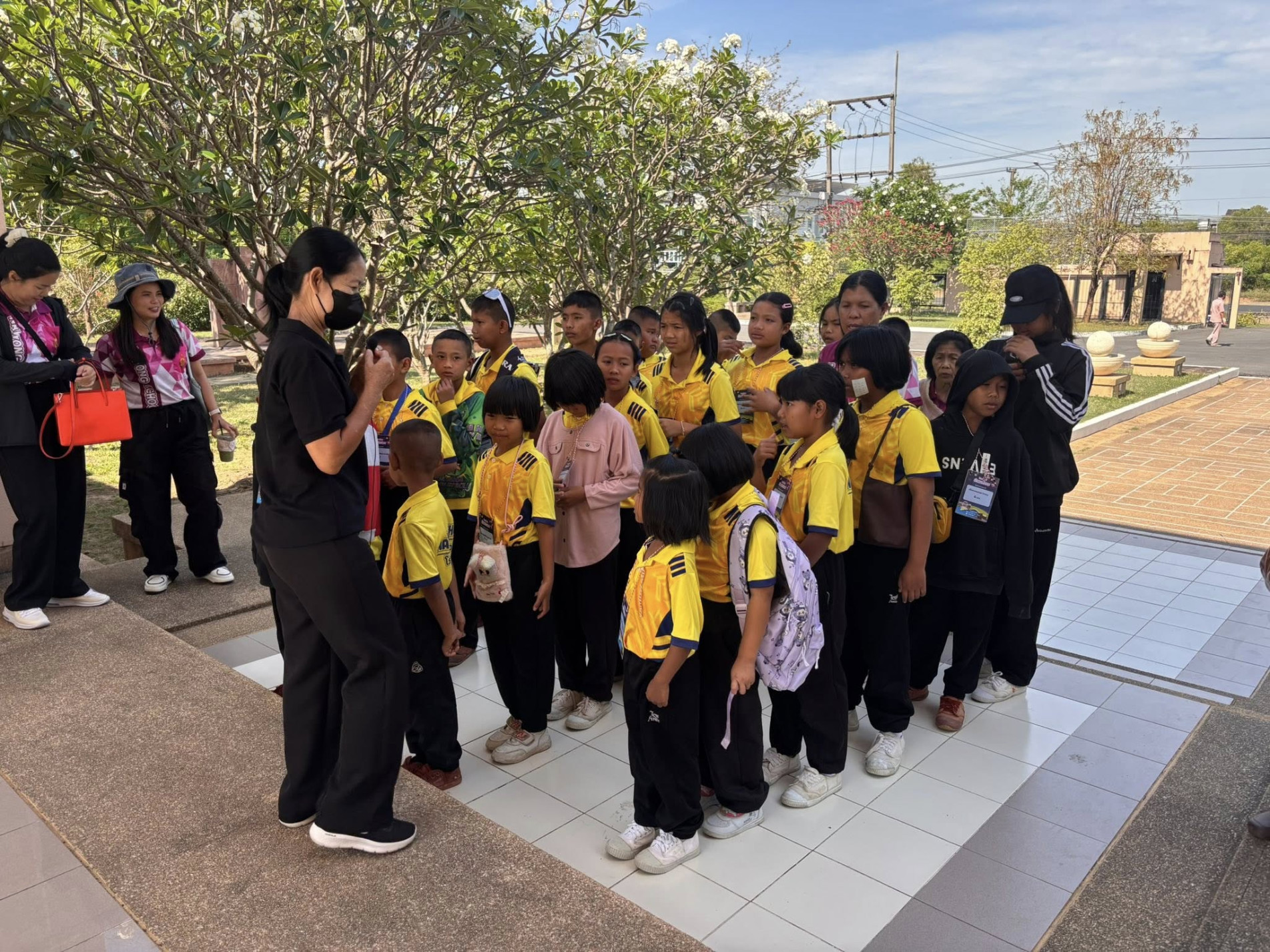 ภาพประกอบ :โรงเรียนบ้านนาวอง ตำบลไผ่ อำเภอรัตนบุรี จังหวัดสุรินทร์ ๑๑ มีนาคม ๒๕๖๙