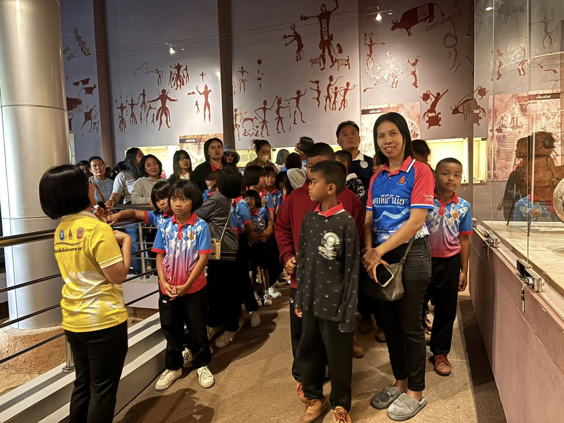 ภาพประกอบ :โรงเรียนบ้านลุมพุก(จันทรศึกษา) ตำบลนาดี อำเภอเมืองฯ จังหวัดสุรินทร์