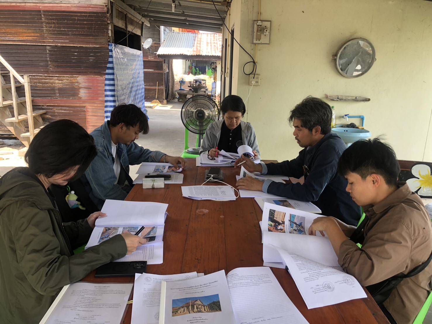 ภาพประกอบ :ตรวจรับงานงวดที่ ๔ โครงการบูรณะและปรับปรุงภูมิทัศน์อุโบสถ (สิม) หลังเก่า วัดมงคลนิมิตร ตำบลหายโศก อำเภอบ้านผือ จังหวัดอุดรธานี
