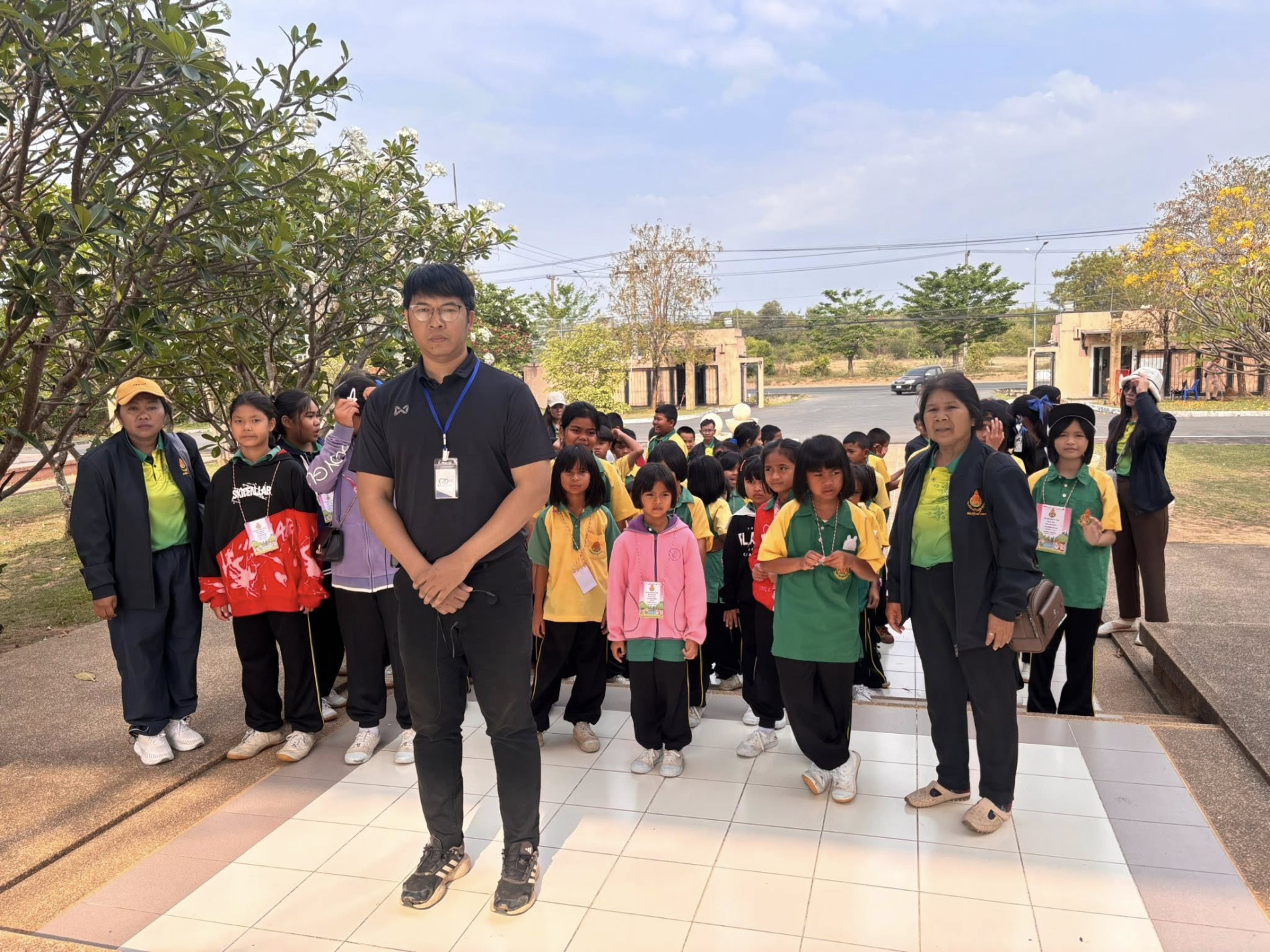 ภาพประกอบ :โรงเรียนบ้านดู่อาราง ตำบลนารุ่ง อำเภอศีขรภูมิ จังหวัดสุรินทร์