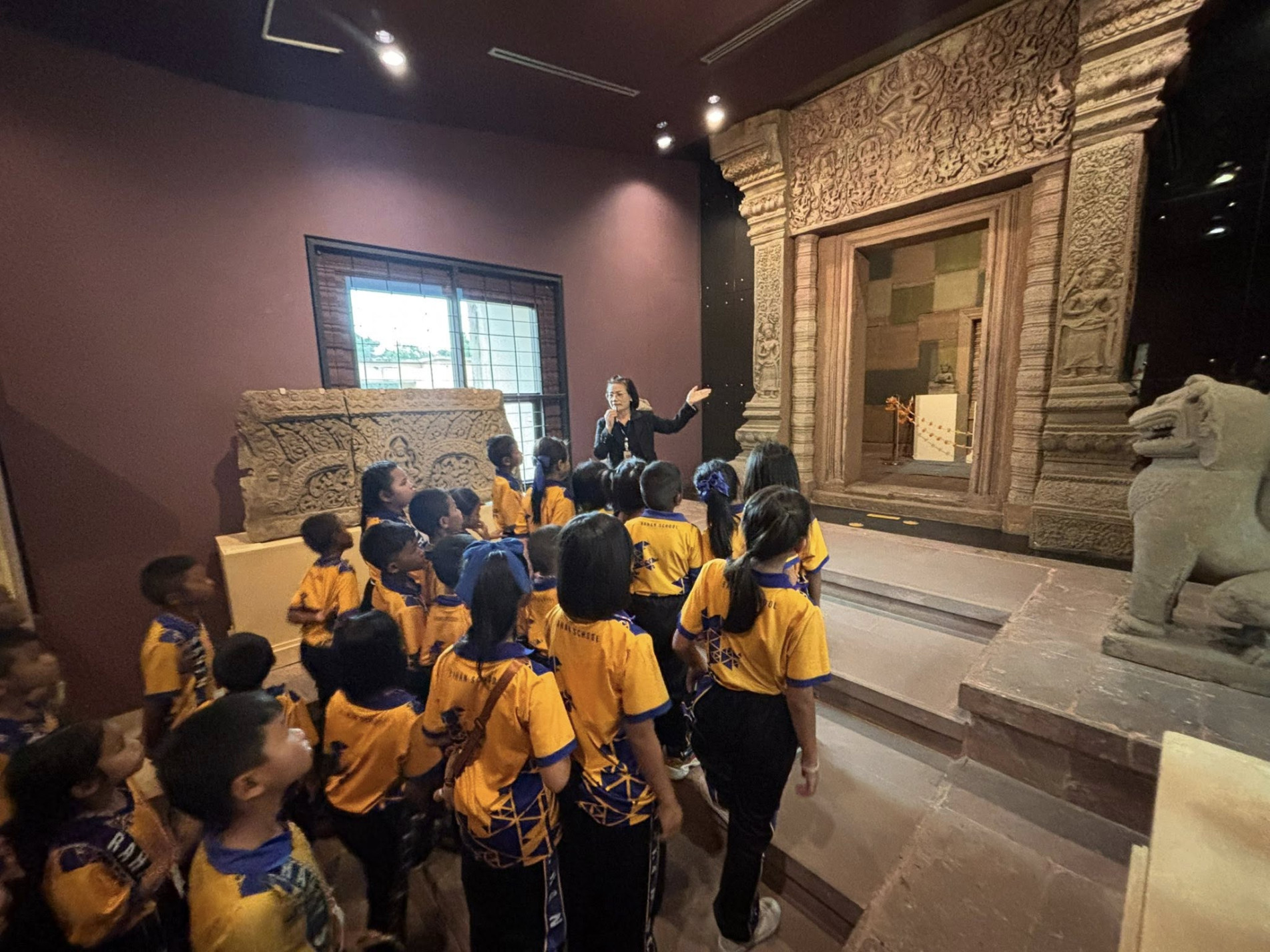 ภาพประกอบ :โรงเรียนบ้านระหาร อำเภอชุมพลบุรี จังหวัดสุรินทร์