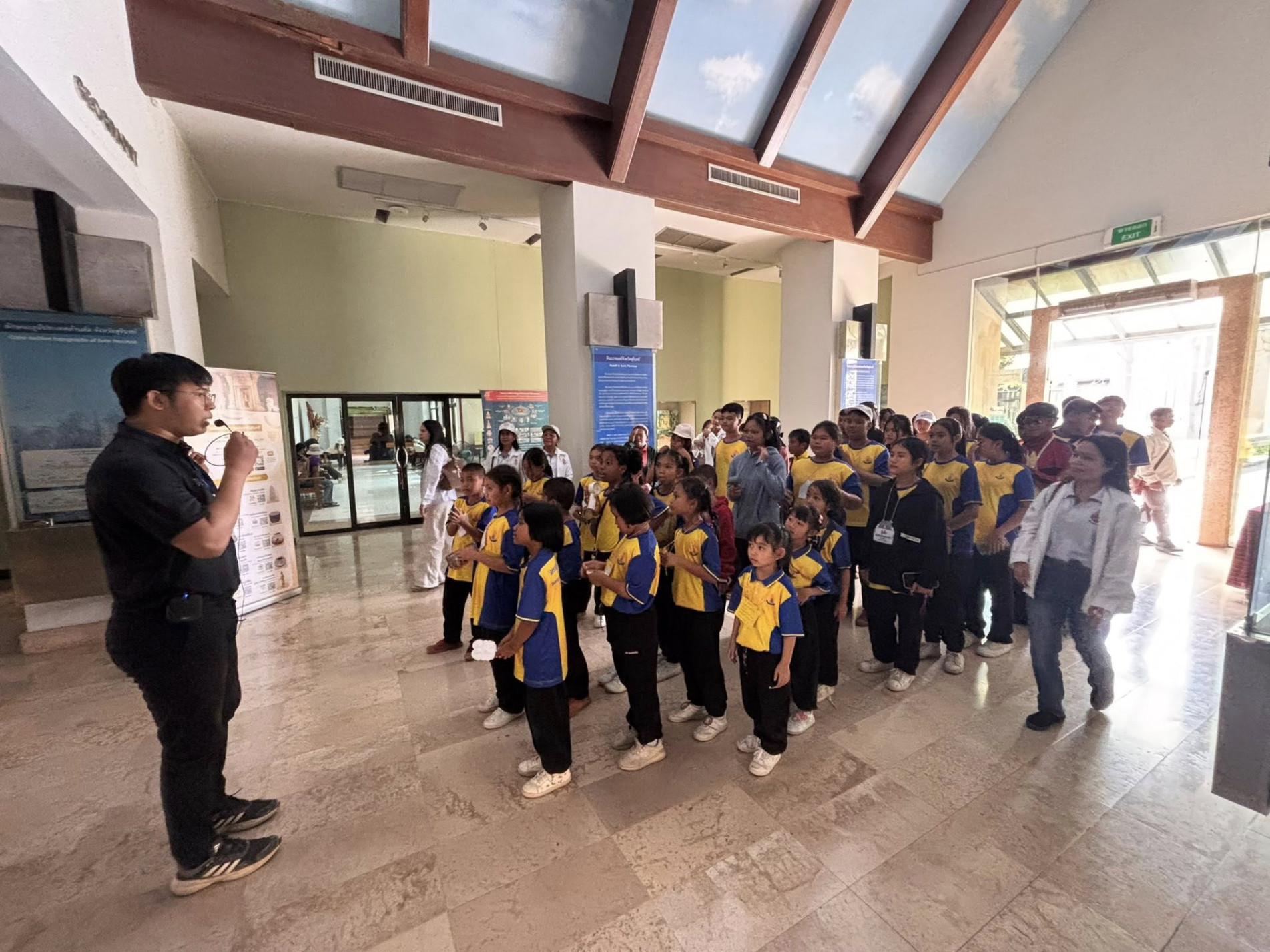 ภาพประกอบ :โรงเรียนบ้านยางบ่ออี ตำบลเมืองบัว อำเภอชุมพลบุรี จังหวัดสุรินทร์