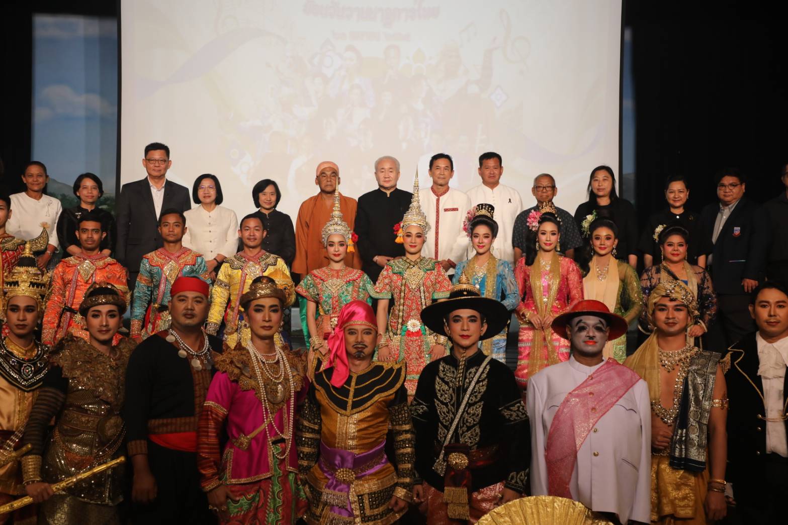 ภาพประกอบ :กรมศิลปากรเตรียมเปิดม่านโรงละครแห่งชาติ หลังปิดปรับปรุงครั้งใหญ่แล้วเสร็จ