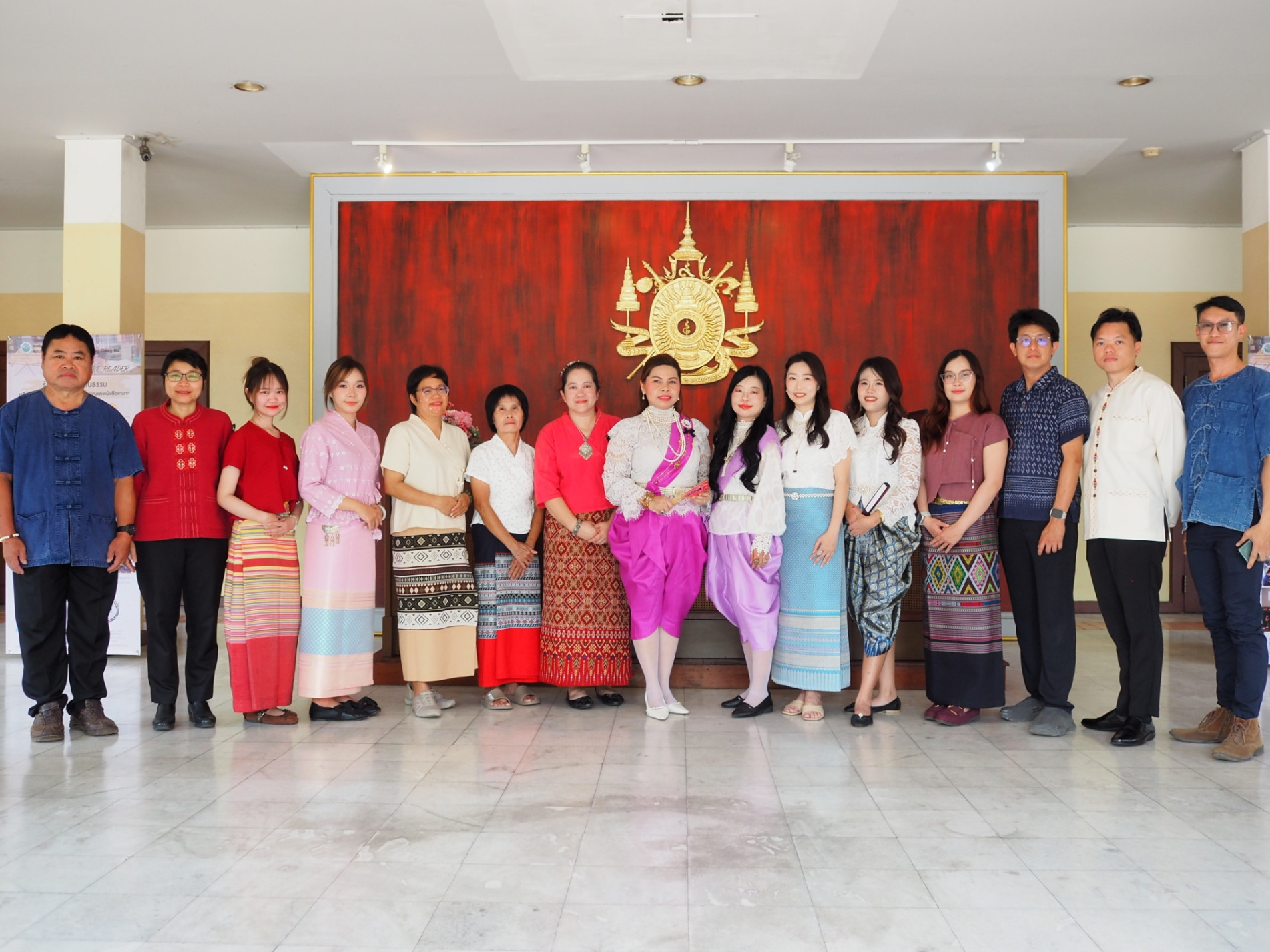 ภาพประกอบ :หอสมุดแห่งชาติรัชมังคลาภิเษก เชียงใหม่ ร่วมสืบสานและอนุรักษ์วัฒนธรรมอันงดงามของไทย ด้วยการแต่งกายด้วยชุดผ้าไทยและผ้าพื้นเมือง