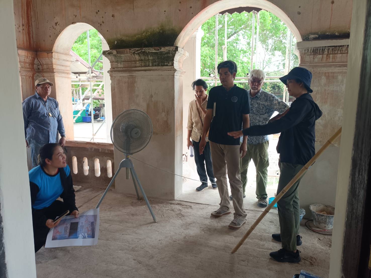 ภาพประกอบ :ประชุมติดตามความคืบหน้าโครงการบูรณะและปรับปรุงภูมิทัศน์อุโบสถ (สิม) หลังเก่า วัดมงคลนิมิตร ตำบลหายโศก อำเภอบ้านผือ จังหวัดอุดรธานี