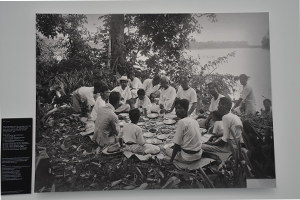 ภาพประกอบ :พระบาทสมเด็จพระจุลจอมเกล้าเจ้าอยู่หัวประทับเสวยพระกระยาหาร