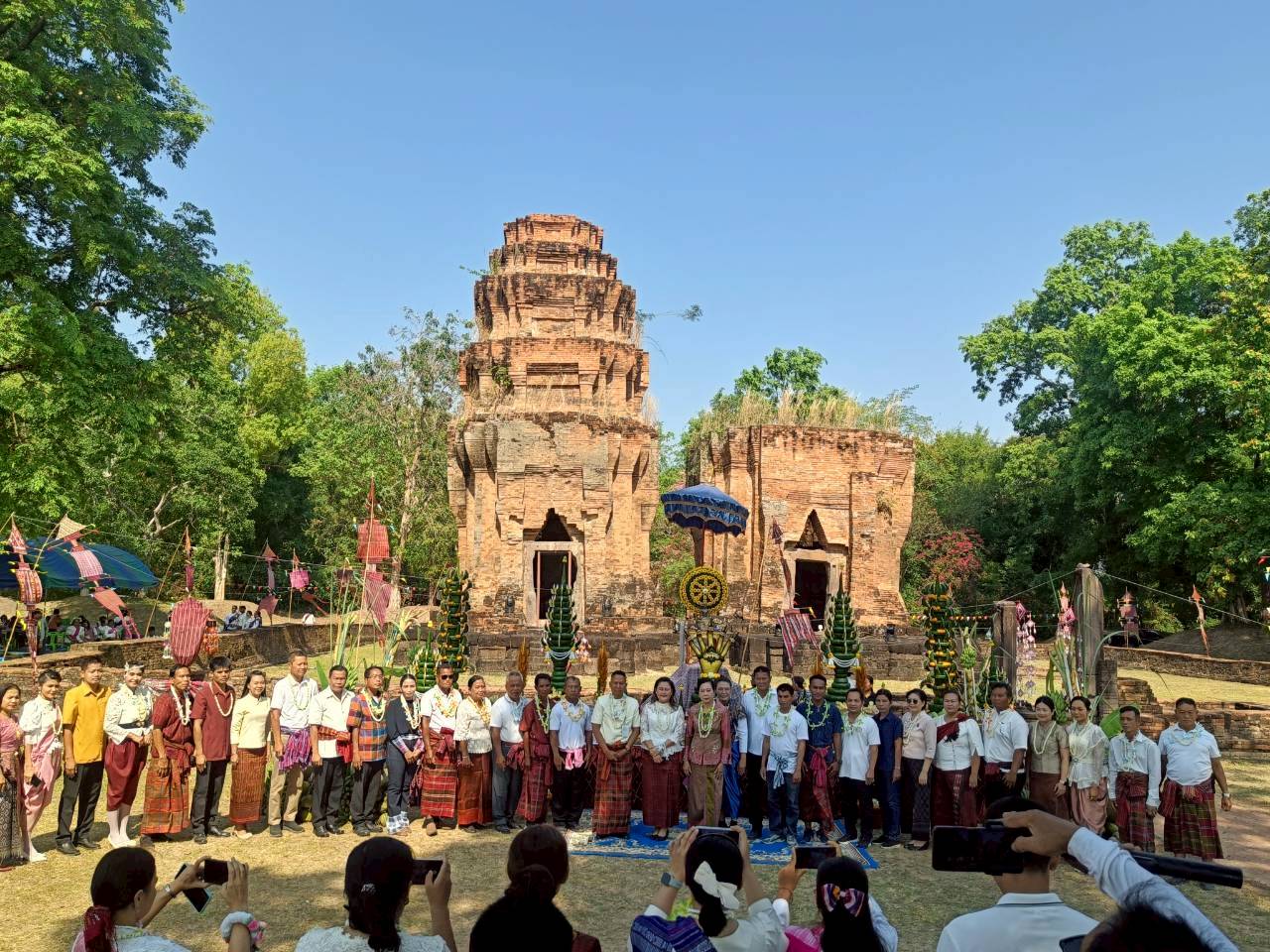 ภาพประกอบ :งานประเพณีบูชาปราสาทยายเหงา และโครงการส่งเสริมพัฒนาคุณภาพชีวิตผู้สูงอายุ ผู้พิการและประชาชน ประจำปี ๒๕๖๙