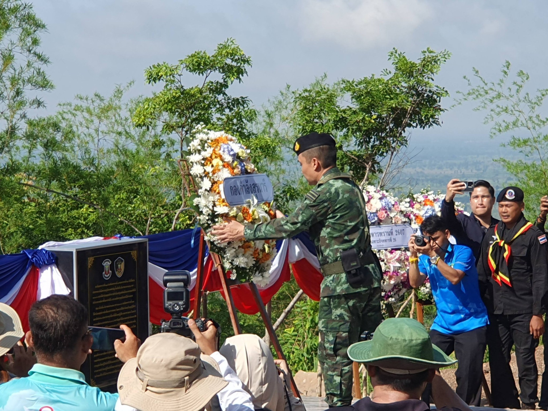 ภาพประกอบ :ร่วมพิธีบวงสรวงโบราณสถานปราสาทคนา ตำบลแนงมุด อำเภอกาบเชิง จังหวัดสุรินทร์