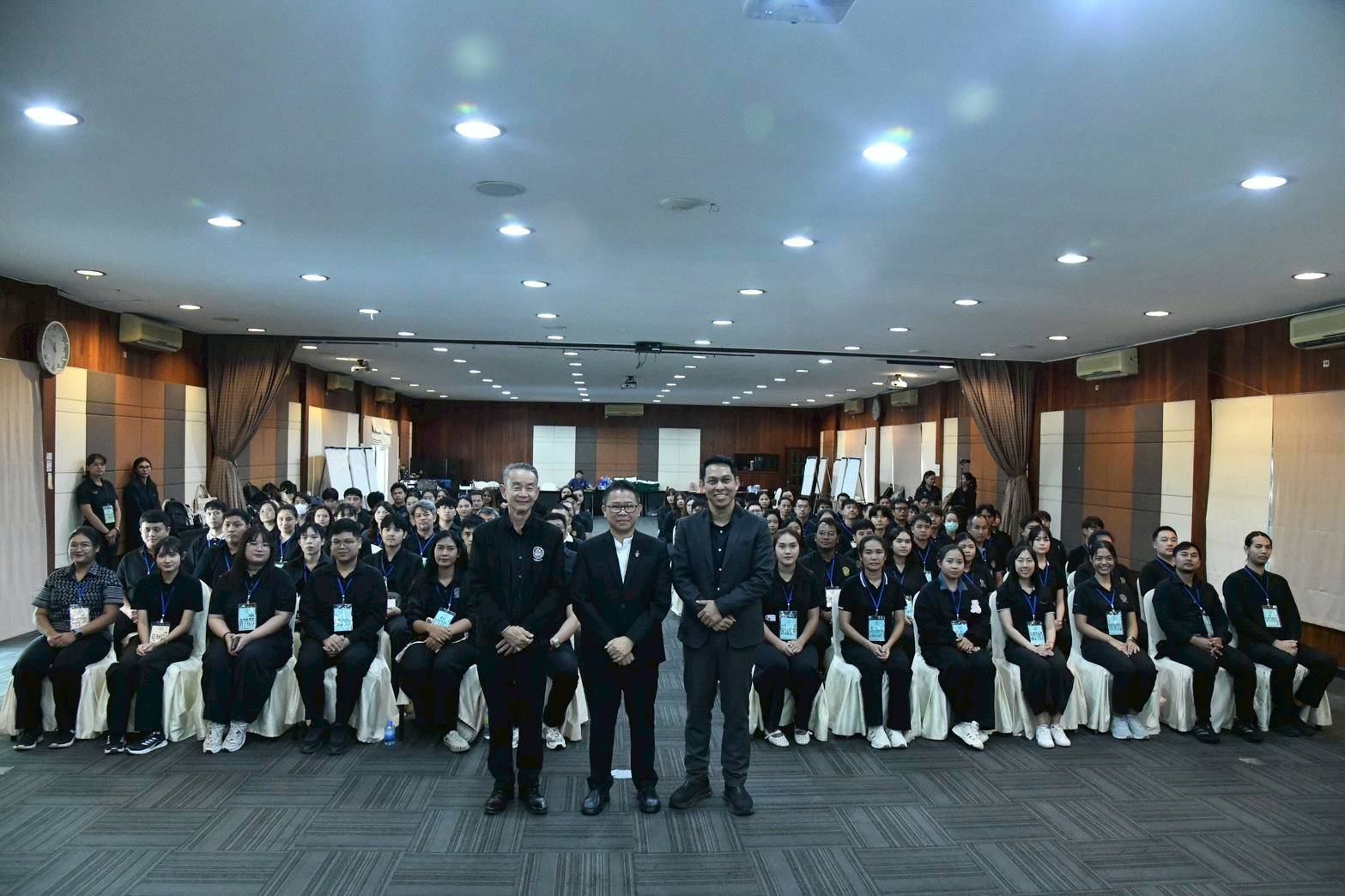 ภาพประกอบ :นายกำพน ชื่นชน เจ้าพนักงานห้องสมุดปฏิบัติงาน เข้าร่วมโครงการพัฒนาข้าราชการรุ่นใหม่ใส่ใจบริการทำงานเป็นทีมและมีจริยธรรม ประจำปี ๒๕๖๙