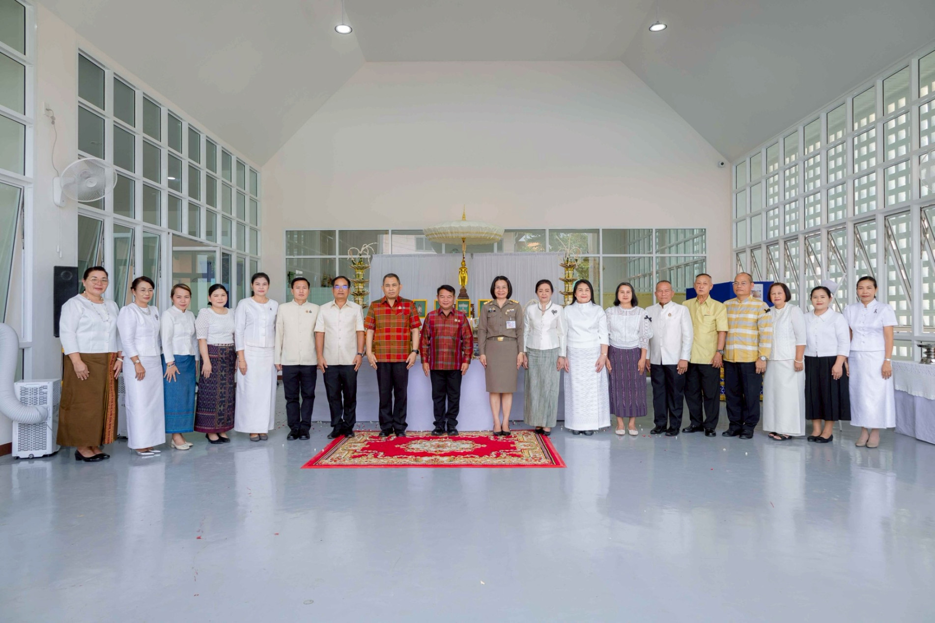 ภาพประกอบ :ร่วมพิธีสักการะสิ่งศักดิ์สิทธิ์ในภารกิจพิธีการศพที่ได้รับพระราชทาน ประจำปีงบประมาณ พ.ศ. ๒๕๖๙