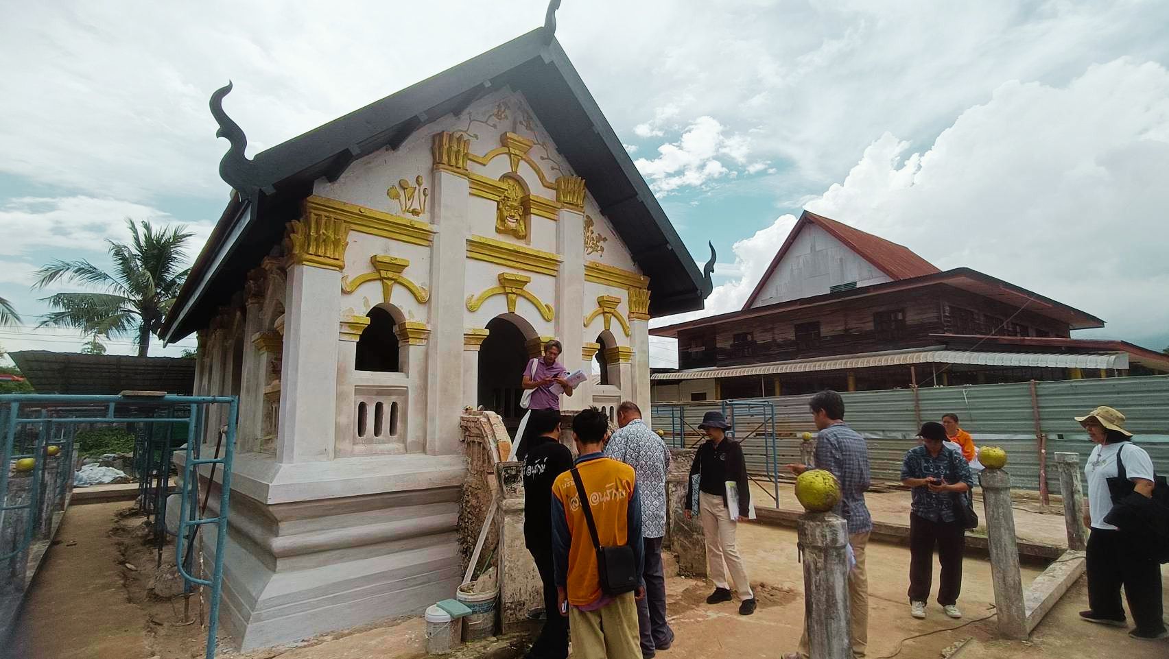 ภาพประกอบ :ตรวจรับงานงวดที่ ๒ โครงการบูรณะและปรับปรุงภูมิทัศน์อุโบสถ (สิม) วัดจอมทองธรรมคุณ ตำบลหอคำ อำเภอเมืองบึงกาฬ จังหวัดบึงกาฬ