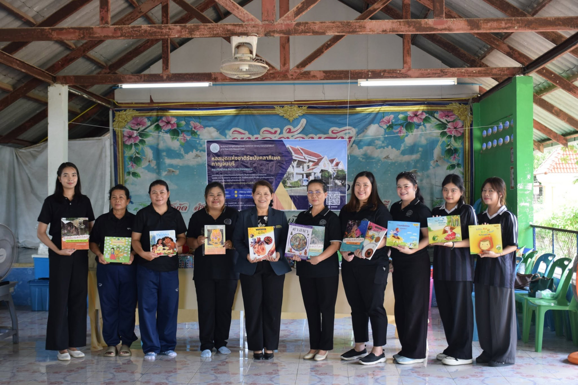 ภาพประกอบ :จัดกิจกรรม “เปิดโลกการอ่านสร้างสุข จากห้องสมุดสู่ชุมชน”