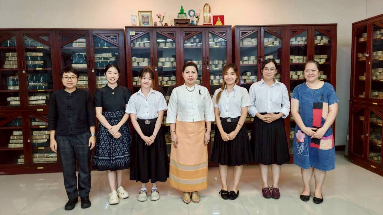 ภาพประกอบ :ผู้อำนวยการหอสมุดแห่งชาติรัชมังคลาภิเษก เชียงใหม่ และบุคลากร เข้าร่วมรับฟังการนำเสนอสรุปผลการฝึกประสบการณ์วิชาชีพสารสนเทศของนักศึกษา สาขาวิชาสารสนเทศศึกษา มหาวิทยาลัยเชียงใหม่