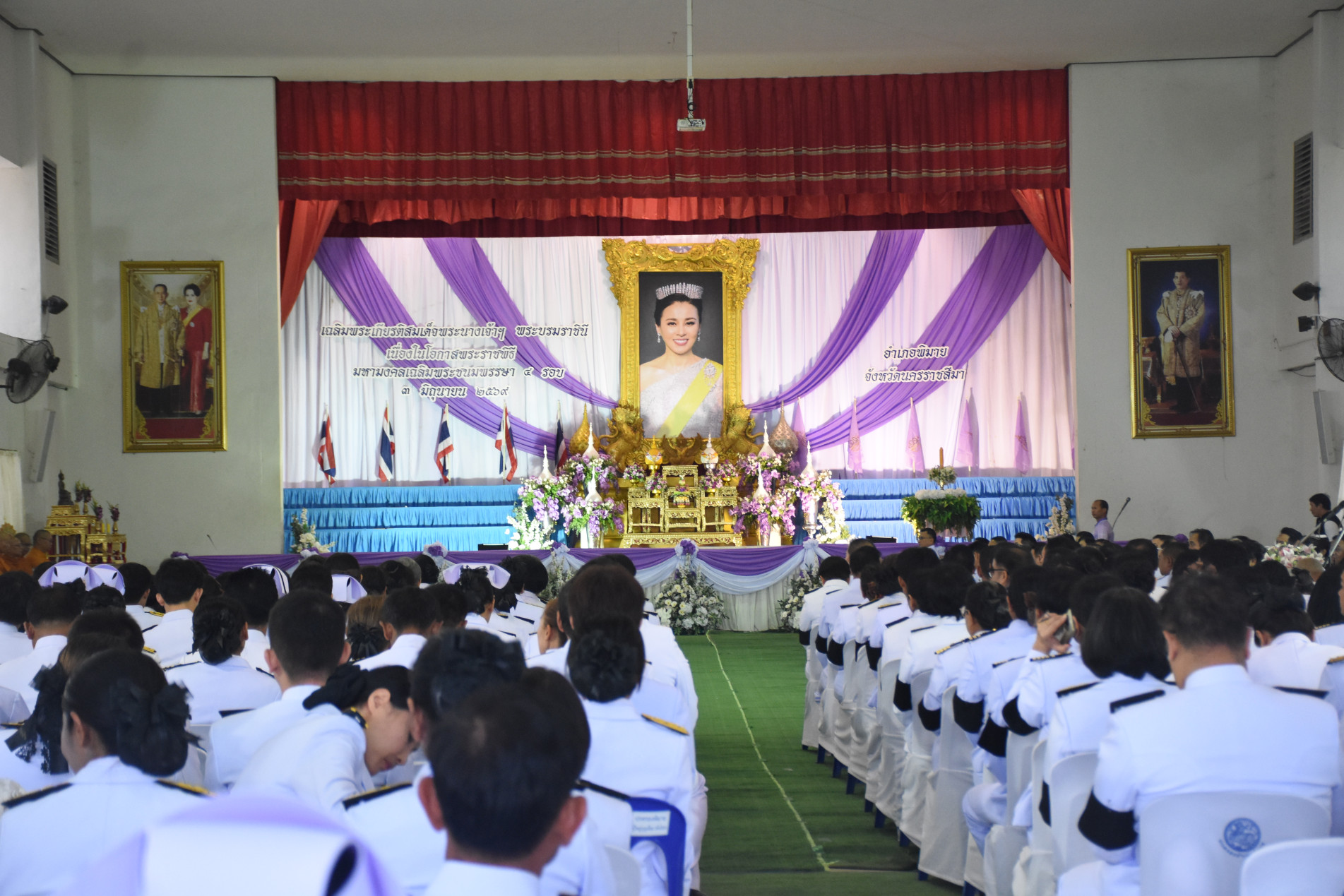 ภาพประกอบ :พิธีทำบุญตักบาตร ถวายพระราชกุศล เฉลิมพระเกียรติสมเด็จพระนางเจ้าสุทิดา พัชรสุธาพิมลลักษณ พระบรมราชินี เนื่องในโอกาสพระราชพิธีมหามงคลเฉลิมพระชนมพรรษา ๔ รอบ ๓ มิถุนายน ๒๕๖๙