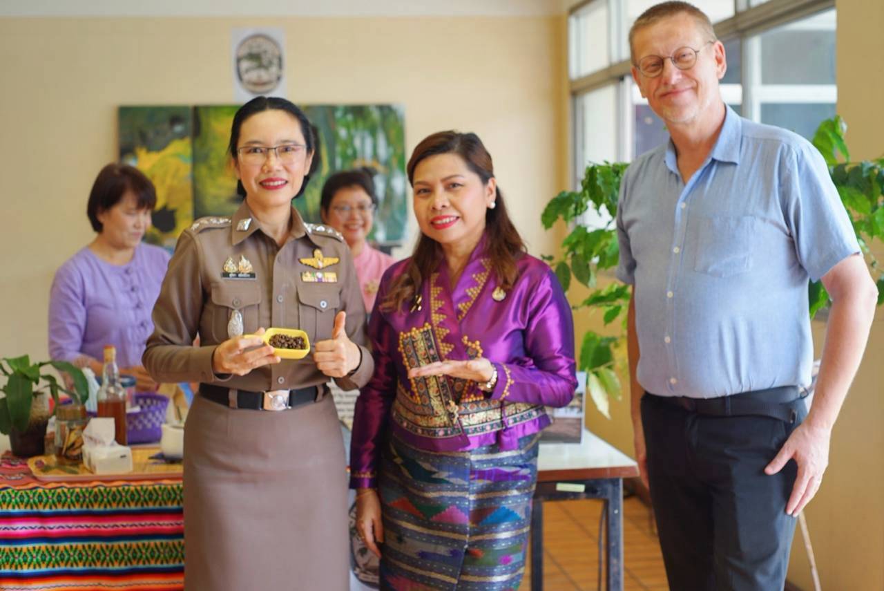 ภาพประกอบ :หอสมุดแห่งชาติรัชมังคลาภิเษก เชียงใหม่ ขอขอบคุณทุกหน่วยงานภาคีเครือข่ายที่มาร่วมจัดนิทรรศการส่งเสริมการอ่านด้านมรดกศิลปวัฒนธรรมล้านนาในงานเทศกาลอ่านล้านนา ครั้งที่ ๑
