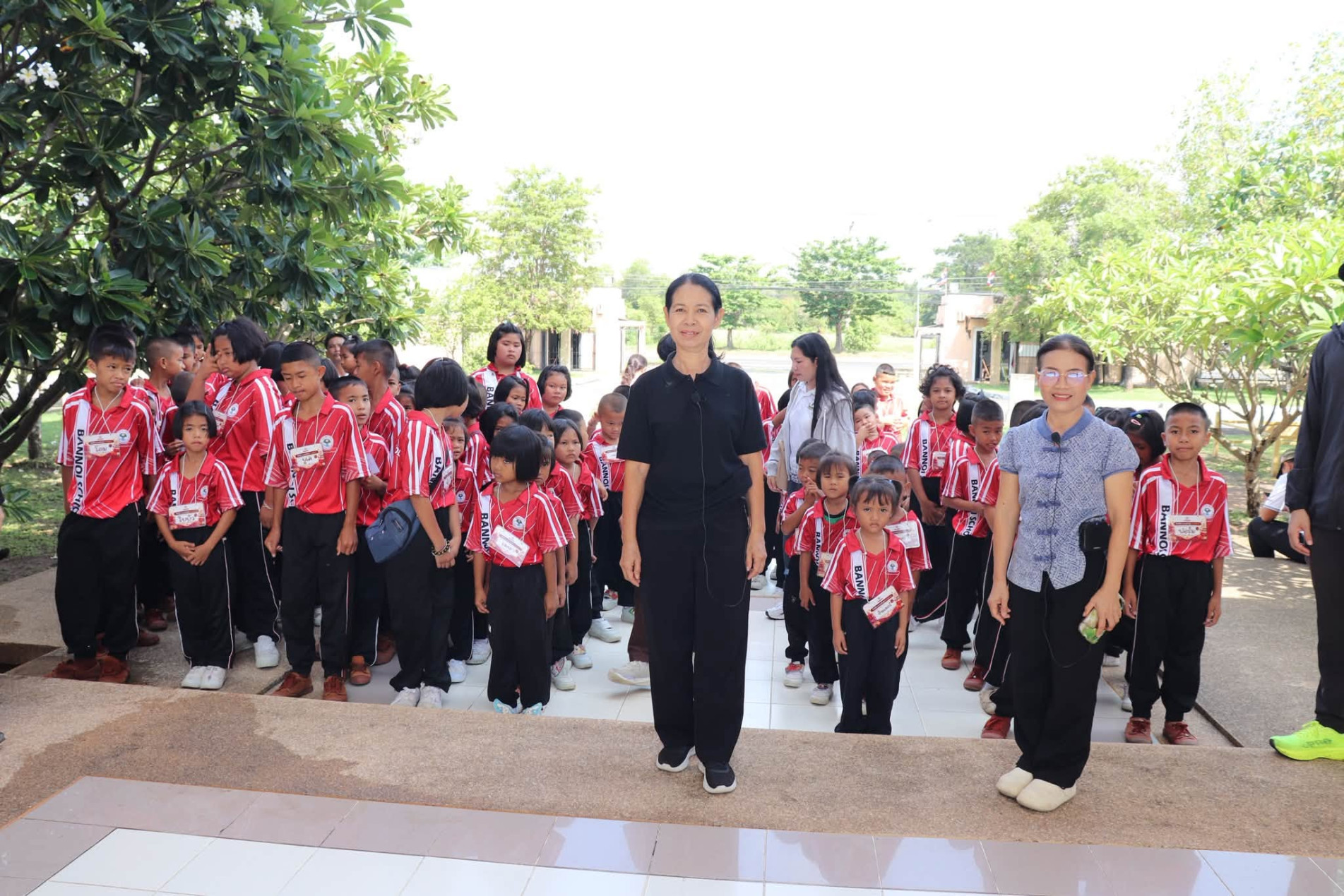 ภาพประกอบ :โรงเรียนบ้านน้อย ตำบลตรวจ อำเภอศรีณรงค์ จังหวัดสุรินทร์ ๒๕ กรกฎาคม พ.ศ.๒๕๖๙