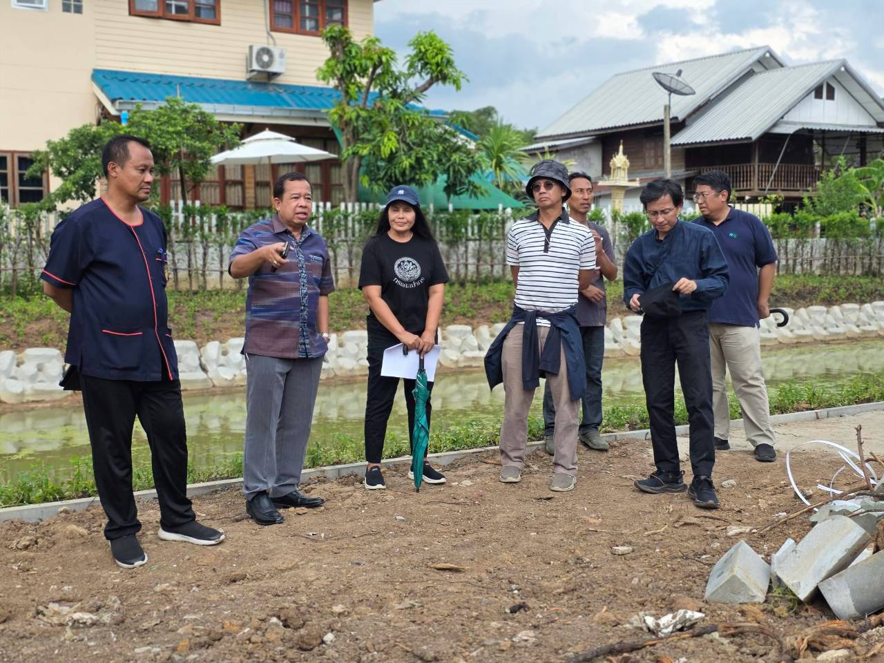 ภาพประกอบ :ตรวจรับงานจ้างโครงการบูรณะและปรับปรุงภูมิทัศน์ประตูเมืองและคูเมืองด้านทิศตะวันออก ตําบลในเมือง อำเภอพิมาย จังหวัดนครราชสีมา (งวดงานที่ ๕)