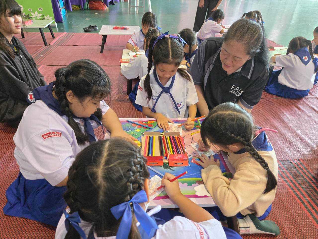 ภาพประกอบ :บุคลากรหอสมุดแห่งชาติรัชมังคลาภิเษก เชียงใหม่ และนักศึกษาฝึกประสบการณ์วิชาชีพ ร่วมจัดนิทรรศการและกิจกรรมส่งเสริมการอ่าน iNote x Culture Reader สมุดเล่มน้อยเรียงร้อยวัฒนธรรม