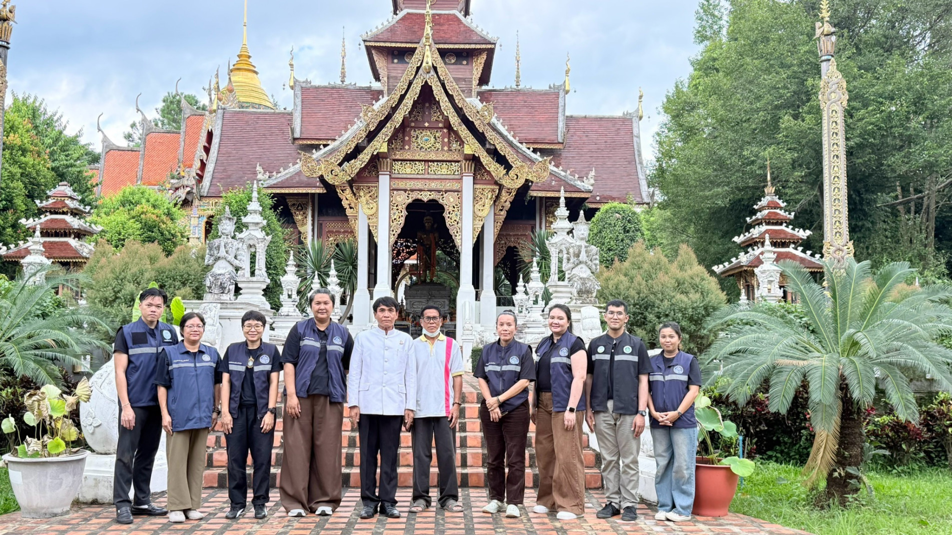 ภาพประกอบ :นางสาวสุคนธ์ทิพย์ จันทะลุน บรรณารักษ์ชำนาญการ พร้อมด้วยเจ้าหน้าที่ เข้าร่วมจัดทำข้อมูลและถ่ายภาพเอกสารโบราณร่วมกับพิพิธภัณฑสถานแห่งชาติ เชียงใหม่