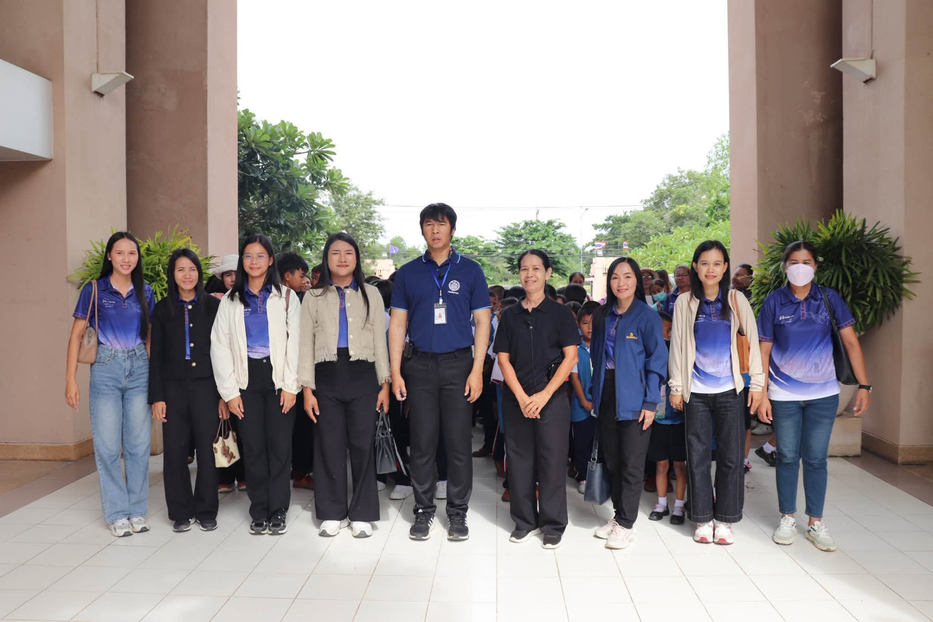 ภาพประกอบ :โรงเรียนการุญวิทยา ตำบลเสม็จ อำเภอสำโรงทาบ จังหวัดสุรินทร์