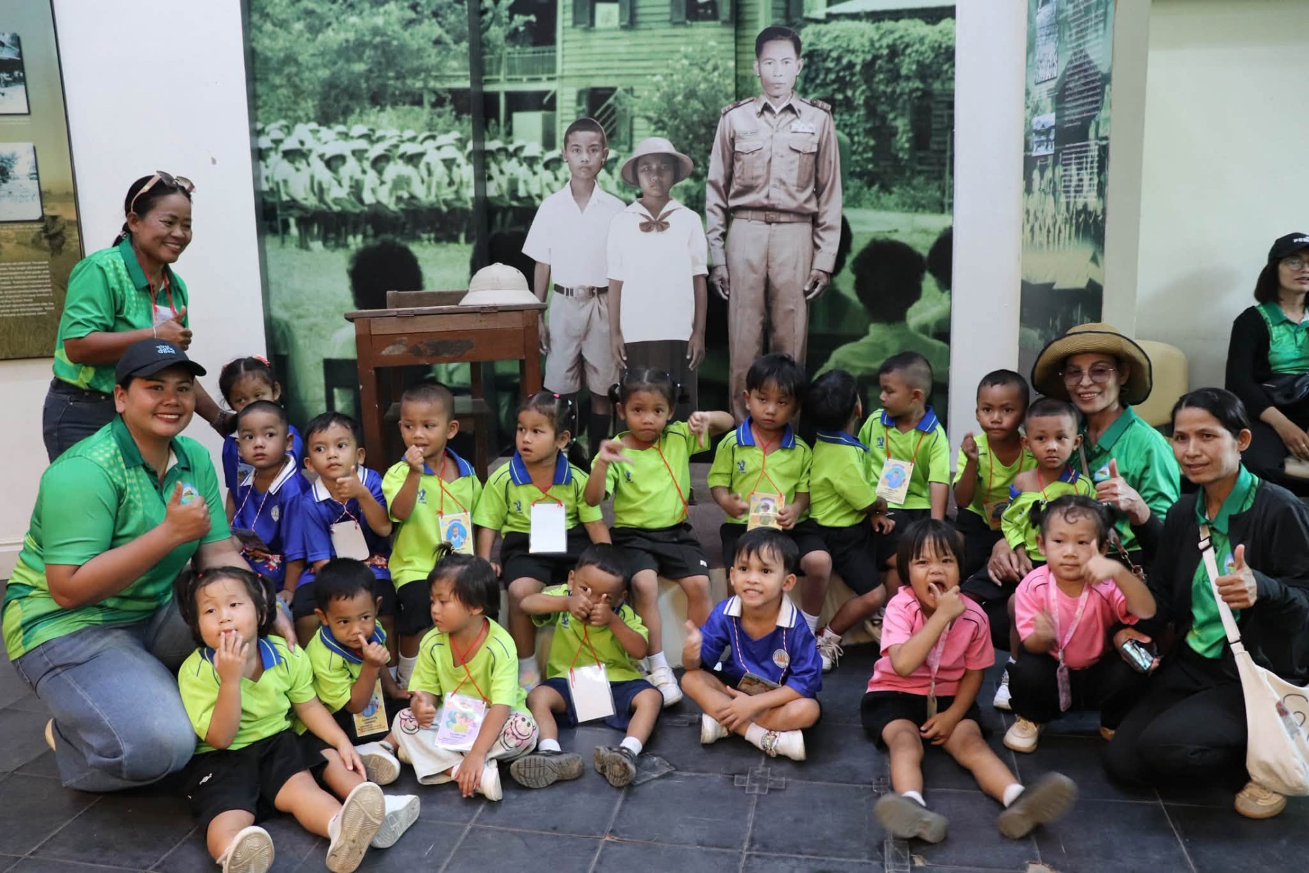 ภาพประกอบ :ศูนย์พัฒนาเด็กเล็กสังกัดองค์การบริหารส่วนตำบลช่างปี่ อำเภอศรีขรภูมิ จังหวัดสุรินทร์
