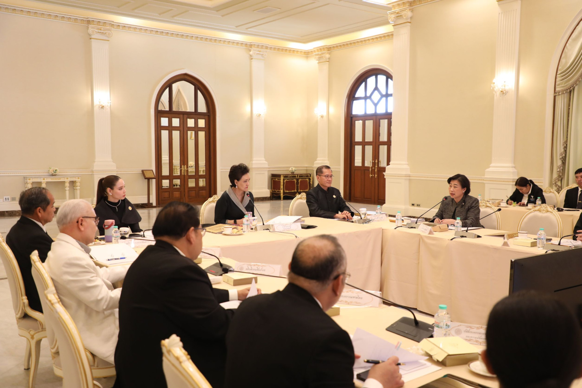 ภาพประกอบ :ประชุมคณะกรรมการฝ่ายจัดสร้างพระเมรุมาศฯ ติดตามความคืบหน้าการดำเนินงาน