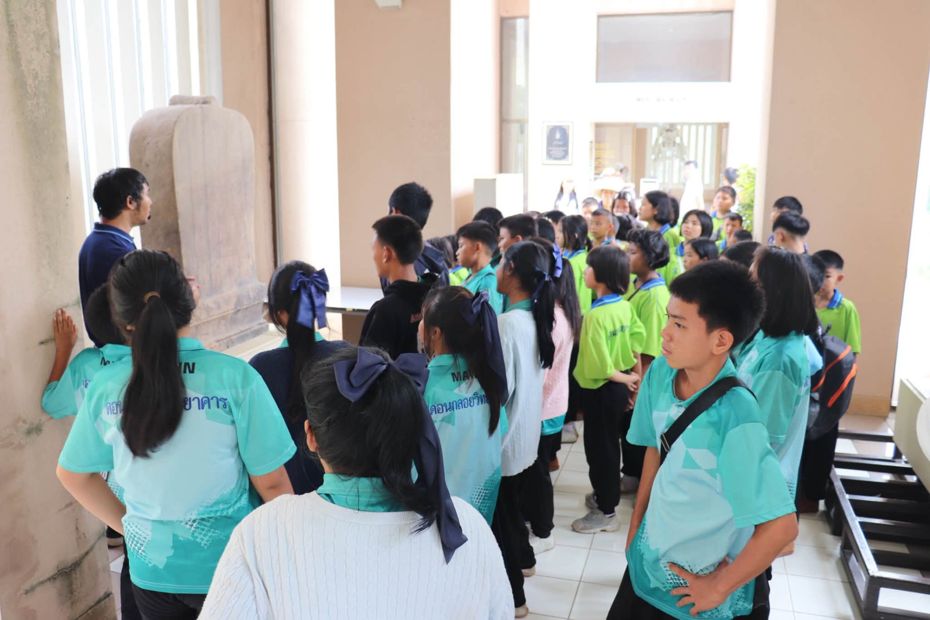 ภาพประกอบ :โรงเรียนดอนกลอยวิทยาคาร ตำบลหนองฮี อำเภอหนองฮี จังหวัดร้อยเอ็ด