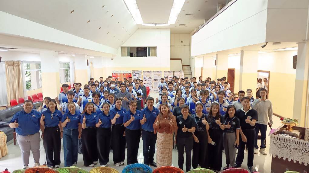 ภาพประกอบ :คณะครูและนักเรียนแผนการเรียนไทย-สังคม โรงเรียนสันกำแพง จำนวน ๑๑๗ คน เข้าเยี่ยมชมและร่วมทำกิจกรรมกับหอสมุดแห่งชาติรัชมังคลาภิเษก เชียงใหม่