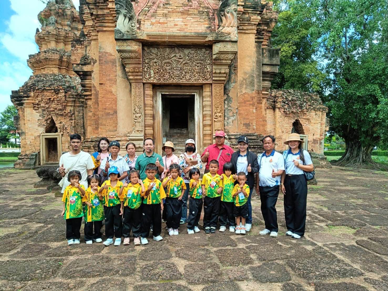 ภาพประกอบ :โรงเรียนบ้านสี่เหลี่ยม ตำบลไผ่ อำเภอรัตนบุรี จังหวัดสุรินทร์