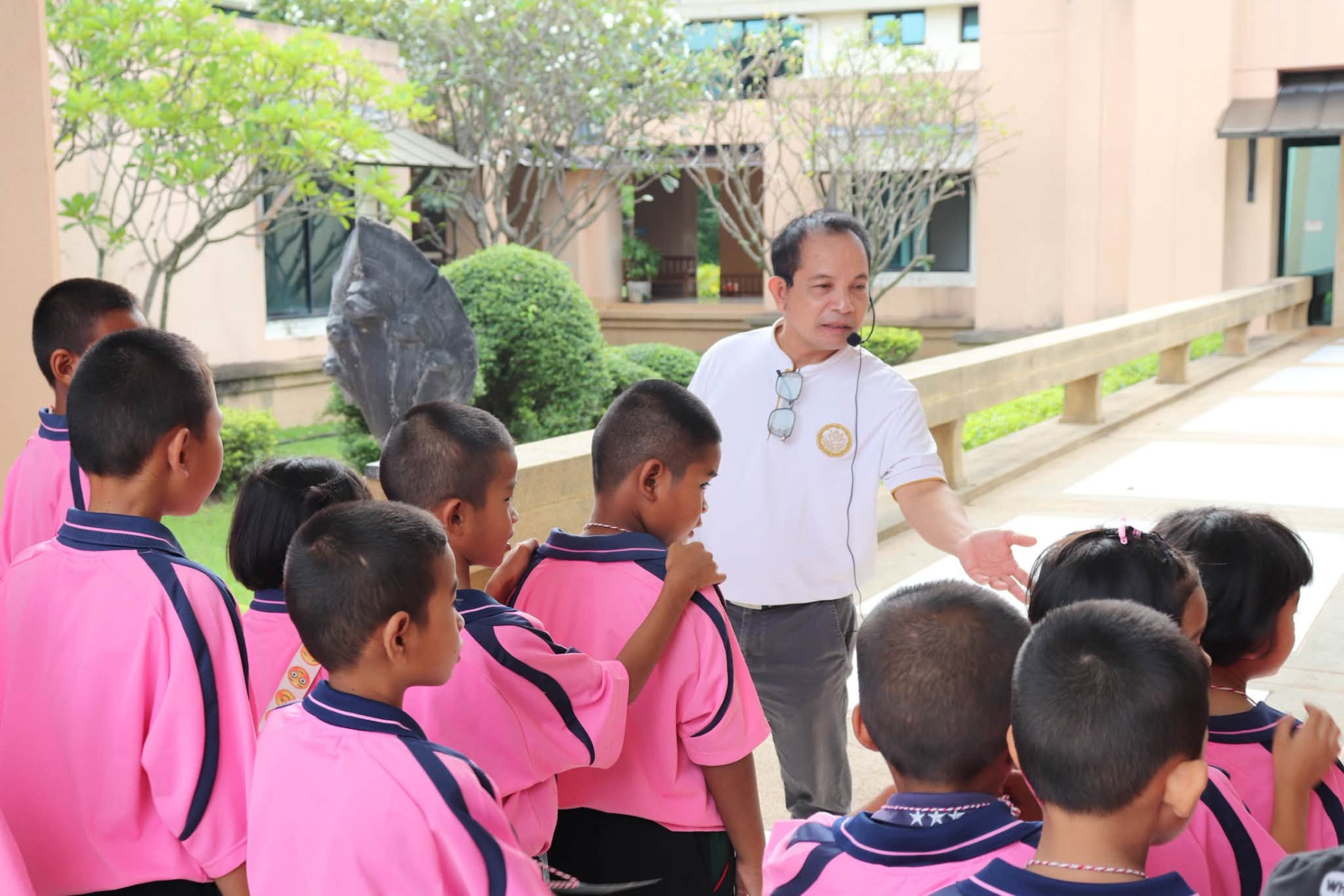 ภาพประกอบ :โรงเรียนบ้านหนองกุง ตำบลหนองบัว อำเภอศีขรภูมิ จังหวัดสุรินทร์