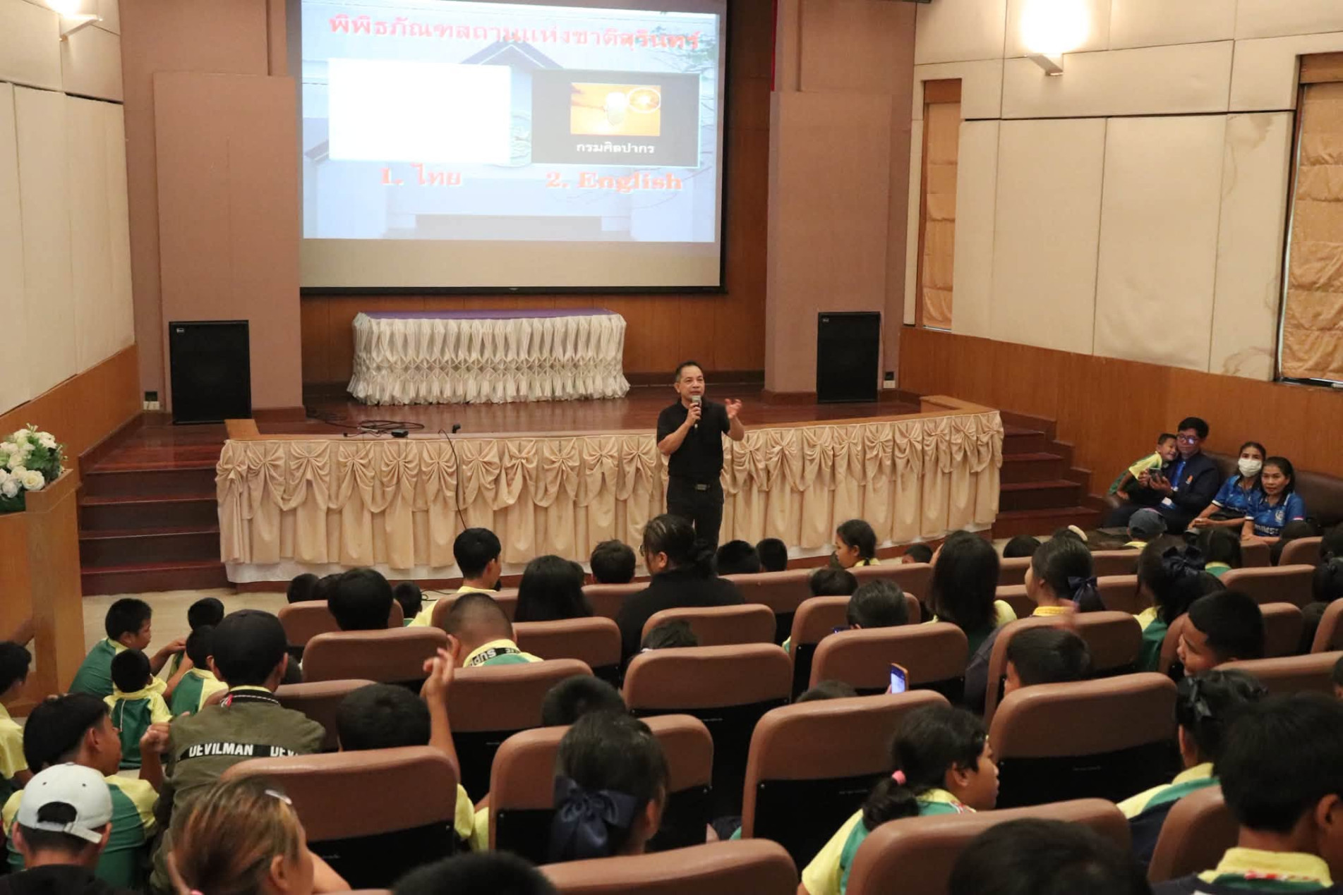 ภาพประกอบ :โรงเรียนบ้านขมิ้น(เรืองราษฎร์รังสรรค์) ตำบลเป็นสุข อำเภอจอมพระ จังหวัดสุรินทร์