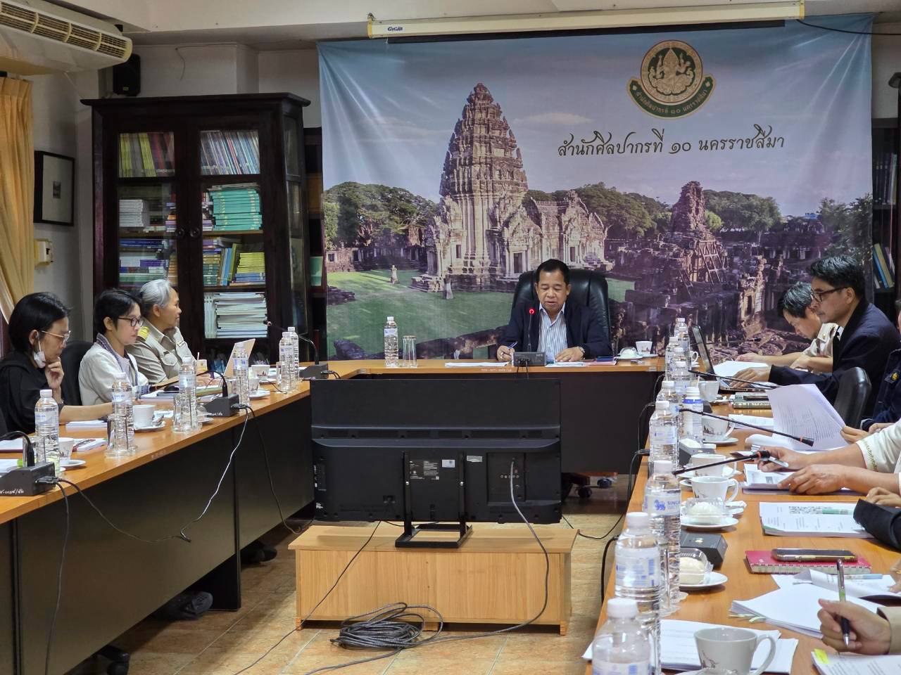 ภาพประกอบ :การประชุมสำนักฯ ครั้งที่ 5/2569 ร่วมกับหัวหน้าหน่วยงาน กลุ่ม/ฝ่าย ข้าราชการ และเจ้าหน้าที่ เพื่อติดตามและสรุปผลการดำเนินงานตามแผนงานประจำปีงบประมาณ พ.ศ. 2569