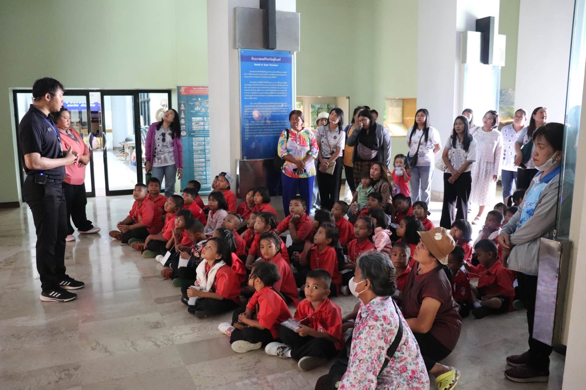 ภาพประกอบ :โรงเรียนไตรมิตรวิทยาสรรค์ อำเภอจอมพระ จังหวัดสุรินทร์