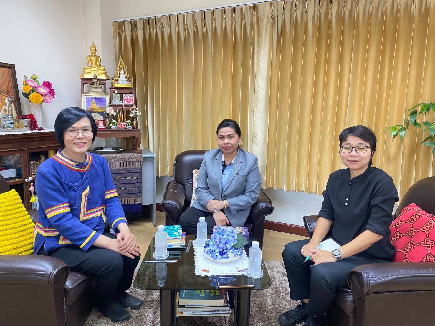ภาพประกอบ :ผู้ช่วยศาสตราจารย์ ดร.สุรชาติ พุทธิมา อาจารย์ผู้นิเทศการฝึกประสบการณ์วิชาชีพ สาขาวิชาสารสนเทศและบรรณารักษศาสตร์ คณะมนุษยศาสตร์และสังคมศาสตร์ มหาวิทยาลัยราชภัฏเชียงใหม่ เข้านิเทศนักศึกษาฝึกประสบการณ์วิชาชีพ