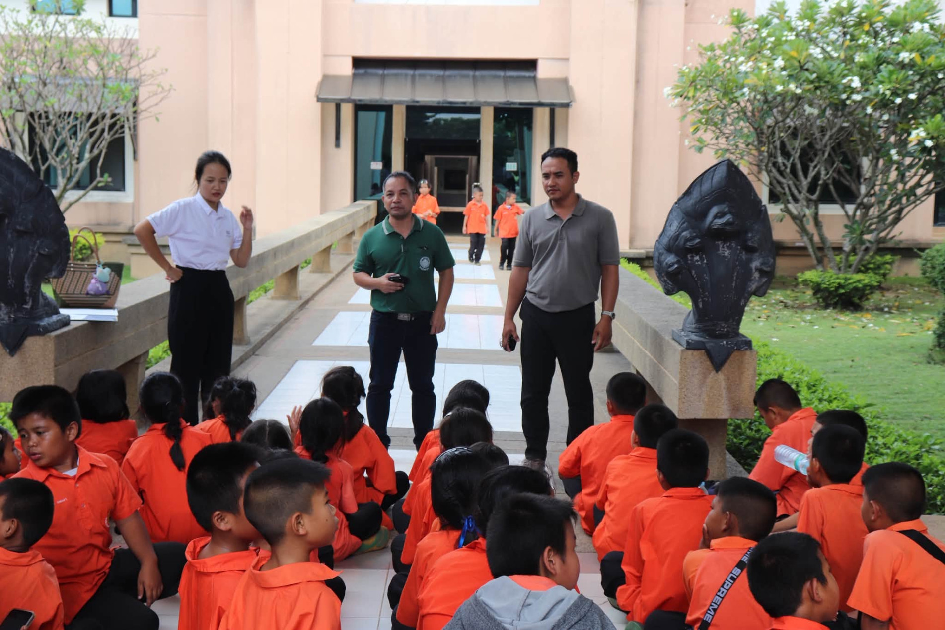 ภาพประกอบ :โรงเรียนบ้านหนองปลาเข็ง-กอไหล่ ตำบลโพธิ์ อำเภอโนนคูณ จังหวัดศรีสะเกษ
