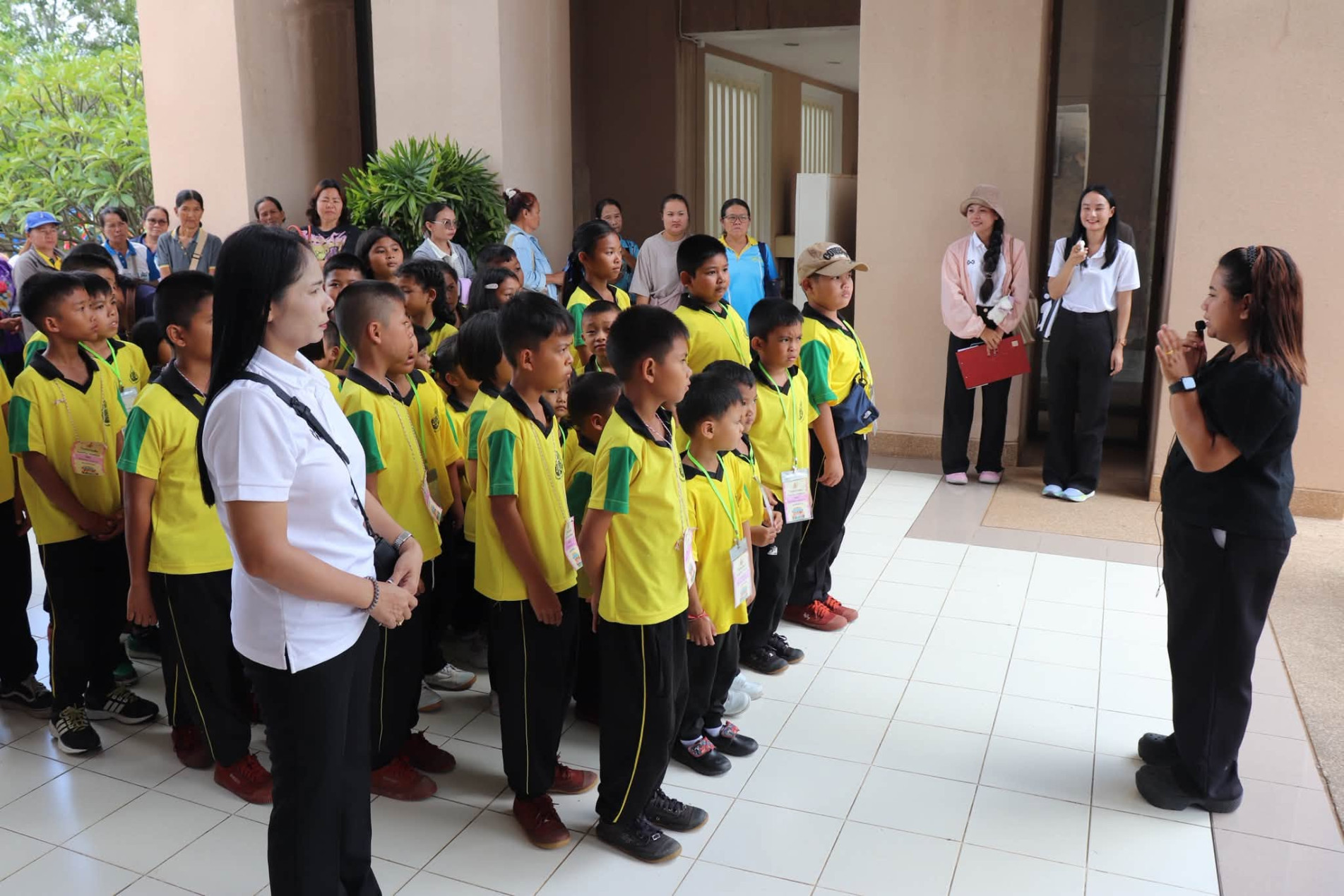ภาพประกอบ :โรงเรียนบ้านเชือก ตำบลจิกสังข์ทอง อำเภอราษีไศล จังหวัดศรีสะเกษ