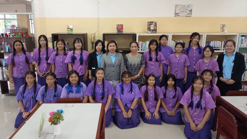 ภาพประกอบ :ผู้อำนวยการหอสมุดแห่งชาติรัชมังคลาภิเษก เชียงใหม่ กล่าวต้อนรับ คณะครูและนักเรียน จากโรงเรียนเมตตาศึกษาในพระราชูปถัมภ์ฯ ที่มาศึกษาดูงานแหล่งเรียนรู้หอสมุดแห่งชาติรัชมังคลาภิเษก เชียงใหม่