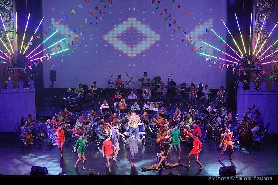 ภาพการแสดงรายการศิลปากรคอนเสิร์ต ชุด  ดนตรีเริงร่า ลีลาลูกทุ่ง  วันเสาร์ที่ ๓ สิงหาคม ๒๕๖๒ เวลา ๑๔.๐๐ น. ณ โรงละครแห่งชาติ